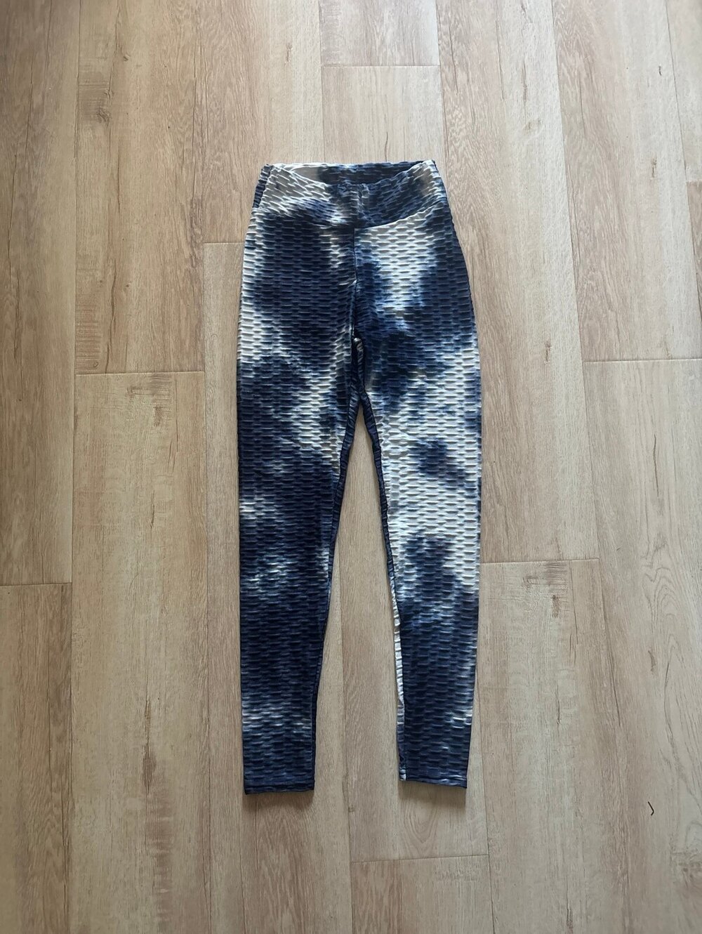 Workout leggings blue tie dye size small scrunch butt